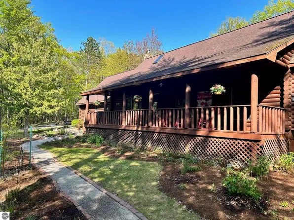 330 Rasho Rd, Traverse City, MI 49696