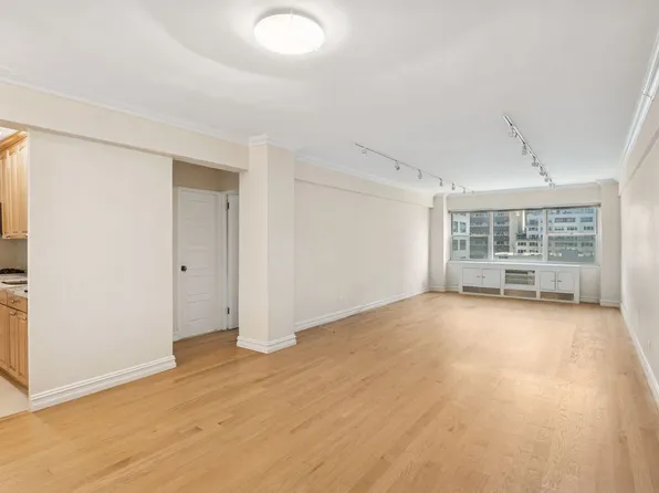 333 East 46th Street image 2 of 6