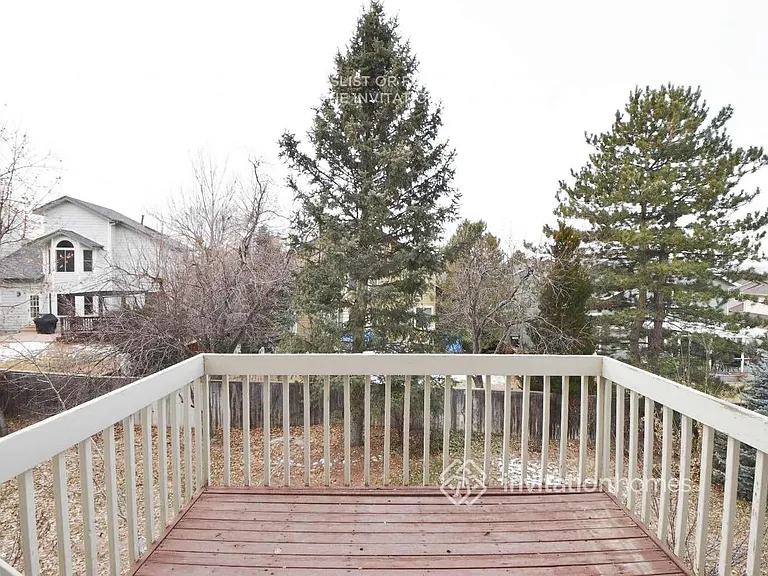 1572 Beacon Hill Dr — Photo 17
