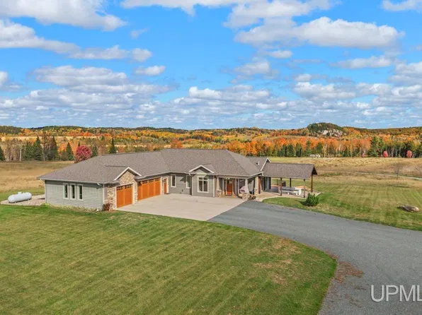 W6720 Maplewood Dr, Iron Mountain, MI 49801