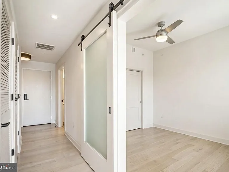 70 N St SE #811 — Photo 10