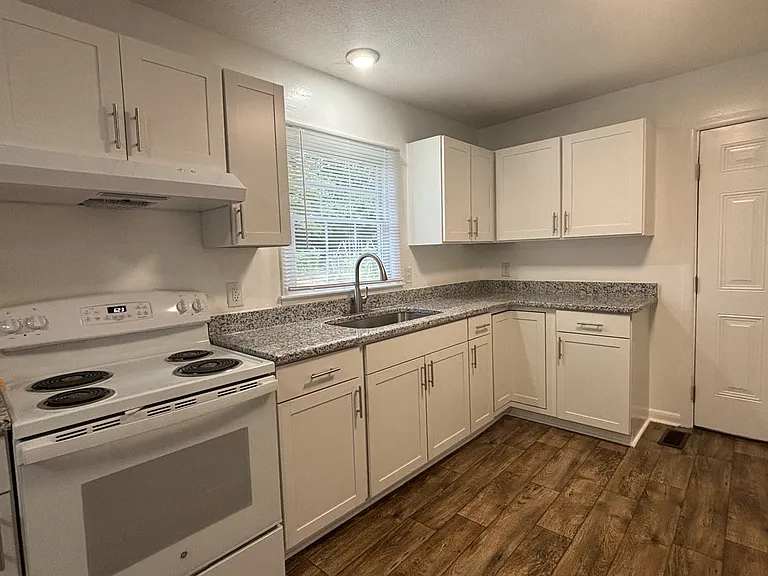 2614 Dumfries Dr — Photo 8