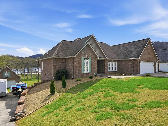3rd image of 226 Misty View Cir