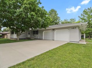 107 Valley Rd, Monticello, IL 61856