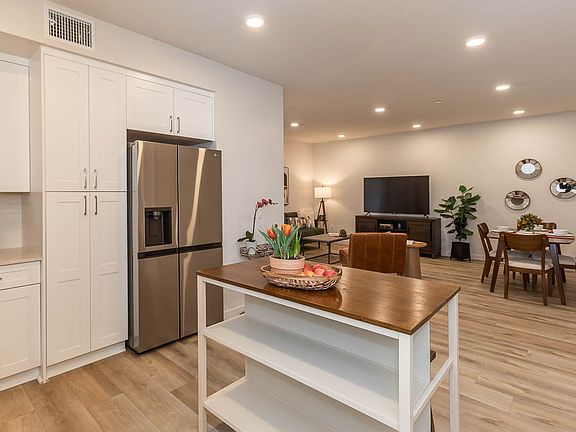 4th image of 2475 Victoria Ave #2003