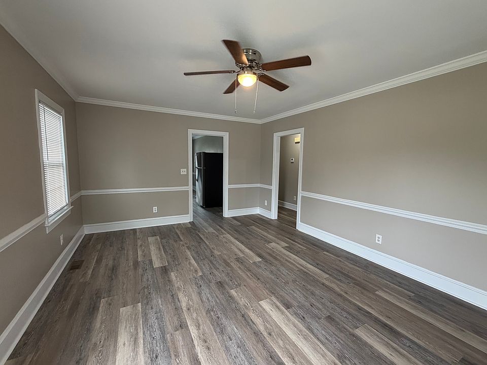 1st image of 3003 Buckingham Rd NW #A