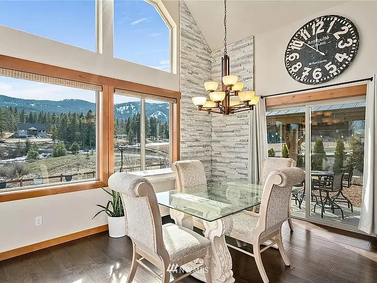 351 Dakota Heights Dr — Photo 3