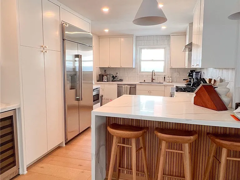 1300 Walnut Ave — Photo 3