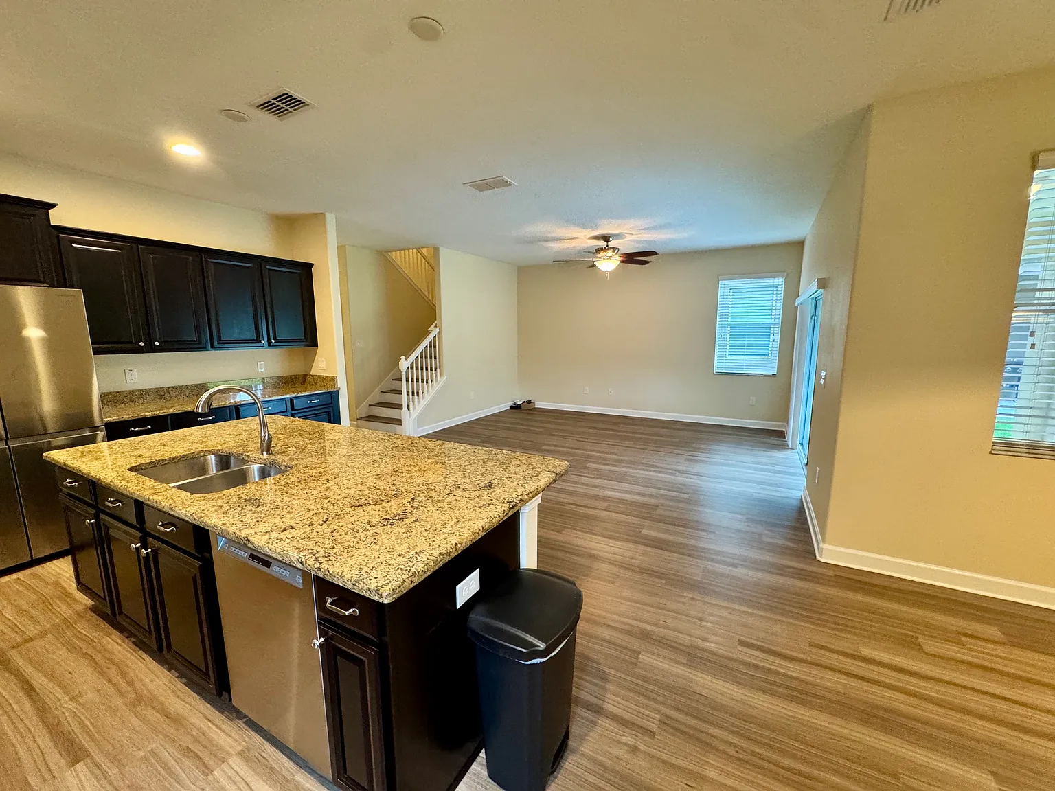 6 bed, 2714 sqft, $3,500 — Photo 3