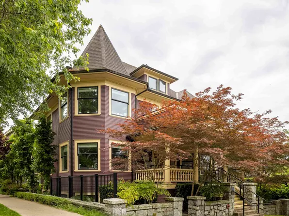 1872 Parker St #100, Vancouver, BC V5L 2K9