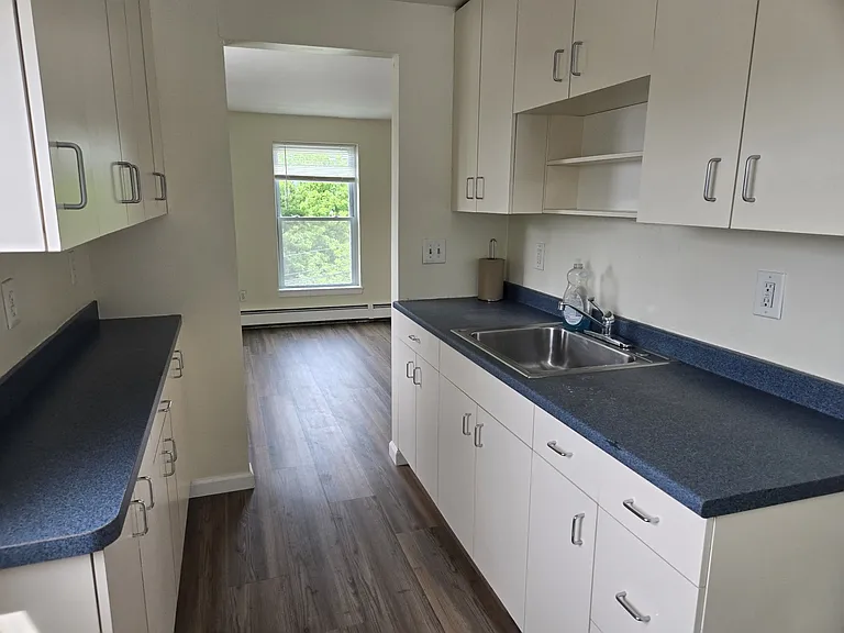 131 N Clinton St #3 — Photo 3