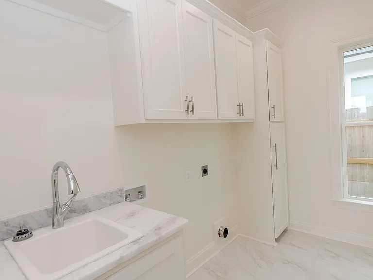 424 Dunvegan Ct — Photo 27