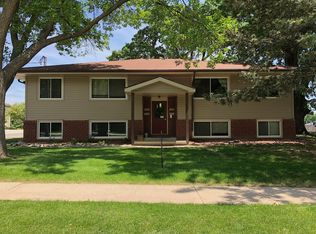 530 S 19th St, West Des Moines, IA 50265