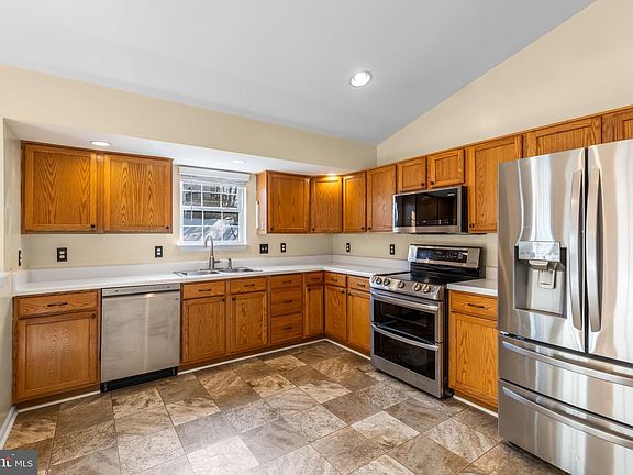 2nd image of 4 Tamerlane Dr
