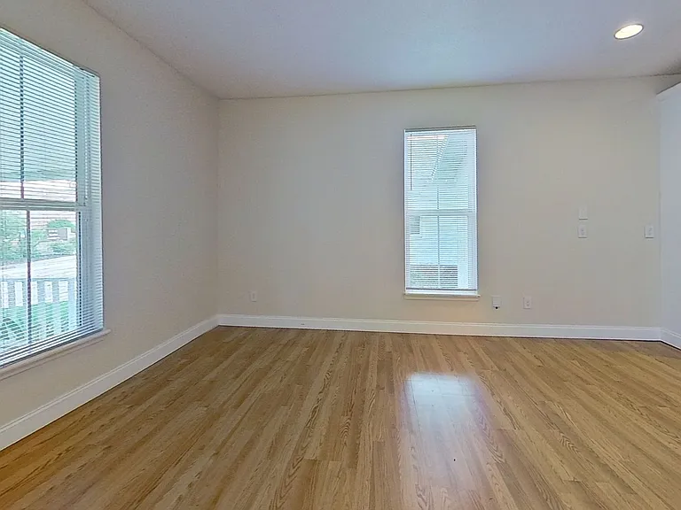 1844 Thacker Ave — Photo 6