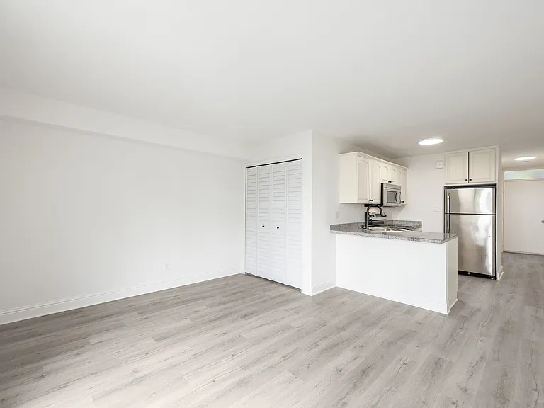940 Guerrero St — Photo 1