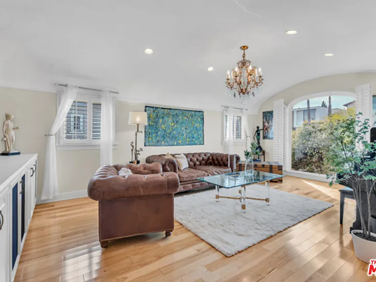 326 N Doheny Dr — Photo 4