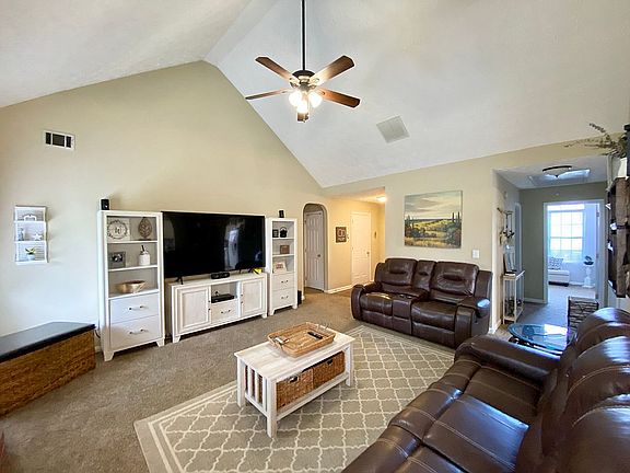 5th image of 213 Cambridge Dr #6