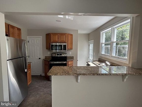 3rd image of 75 Taunton Rd