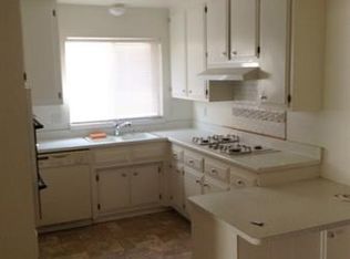 1055 Dixie Dr, Hemet, CA 92543