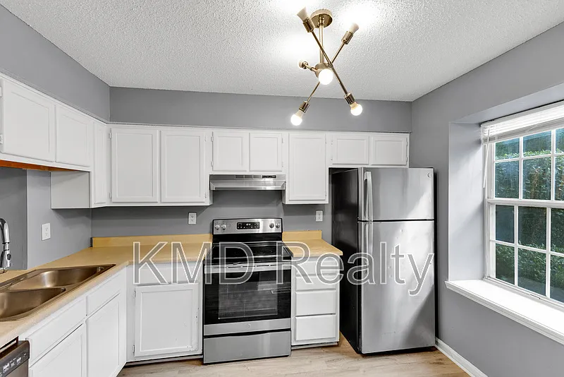 3 bed, 2.0 bath, 1331 sqft, $1,525 — Photo 2