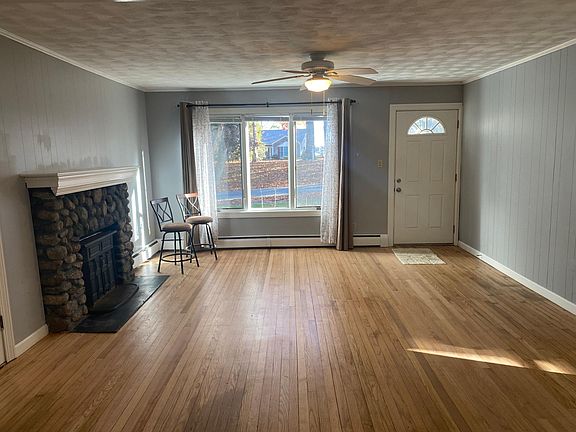 3rd image of 82 Quagnut Dr