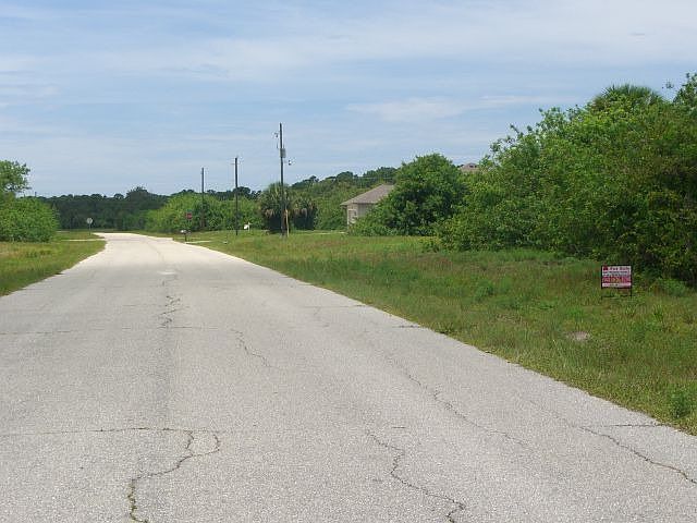 2nd image of 204 Sunset Rd N