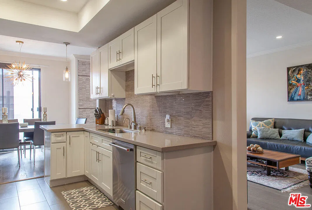 2 bed, 2.0 bath, 1475 sqft, $4,890 — Photo 4