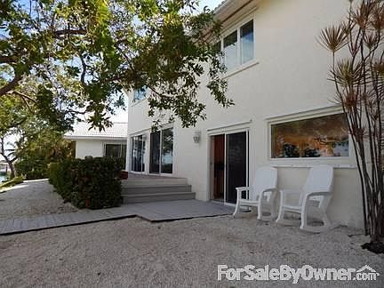 LIVING ROOM VIEW
						:
						LOOKING TOWARD DINING AREA AND FAMILY ROOM AND KITCHEN