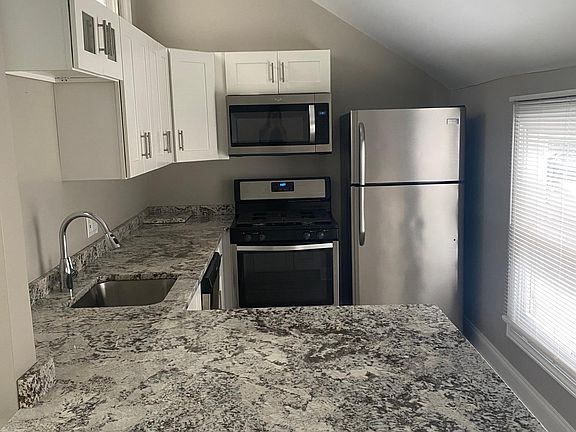 3rd image of 13 Northwood Dr
