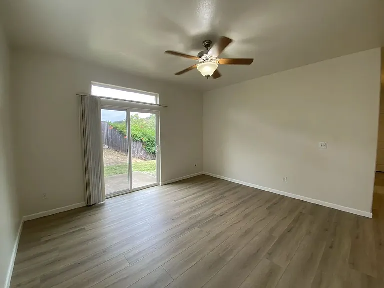 660 Callahan Dr — Photo 13