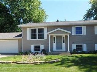 2206 McCord Rd, Valparaiso, IN 46383