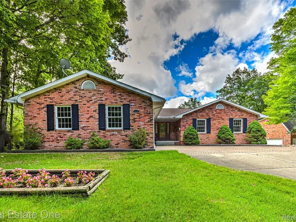 1400 S Baldwin Rd, Lake Orion, MI 48360