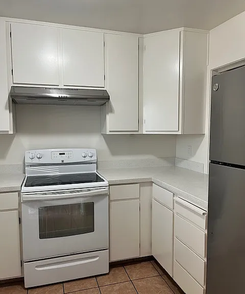 Kearny Street Apartments — Photo 8