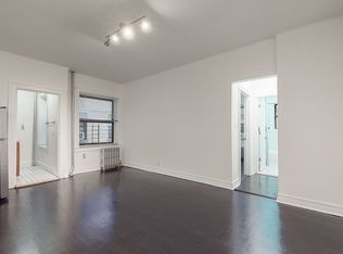 8216 34th Ave APT 1E, Flushing, NY 11372