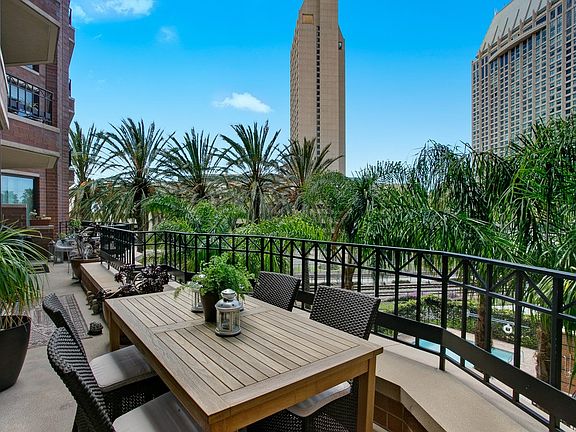 5th image of 500 W Harbor Dr Unit 320