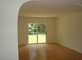 5 Falkirk Rd, Hawthorn Woods, IL 60047