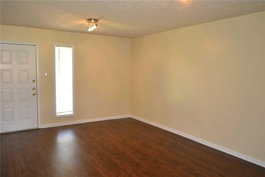 2 bed, 1.5 bath, 948 sqft, $1,025 — Photo 3