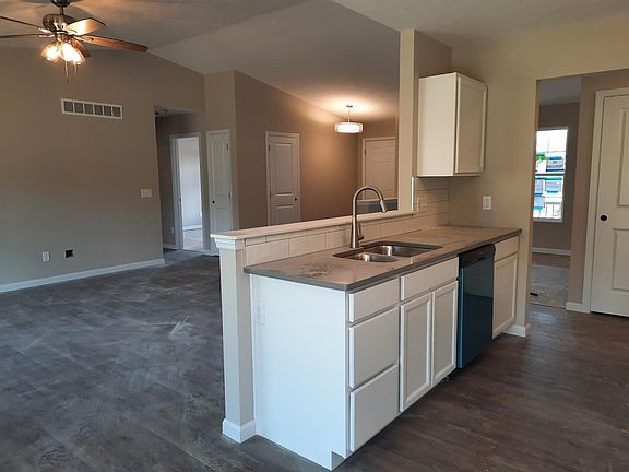 4th image of 101 Beatrice Ln