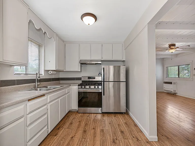 3210 Manzanita Ln — Photo 11