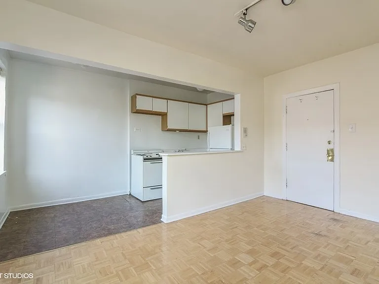 644 W Wrightwood — Photo 7