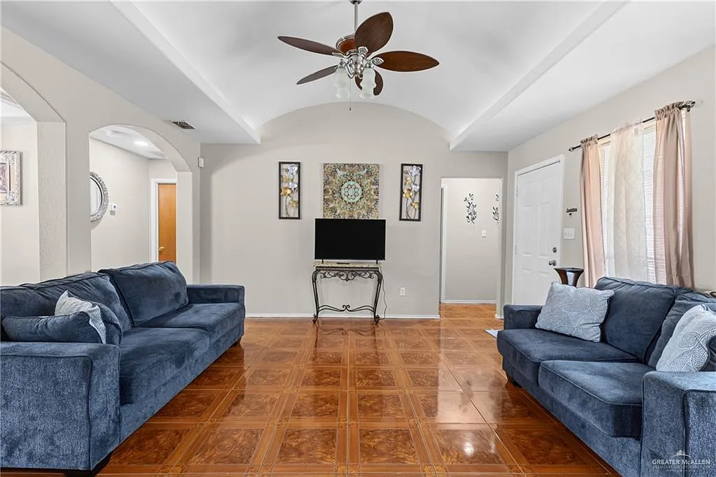 3 bed, 2.0 bath, 1140 sqft, $1,650 — Photo 3