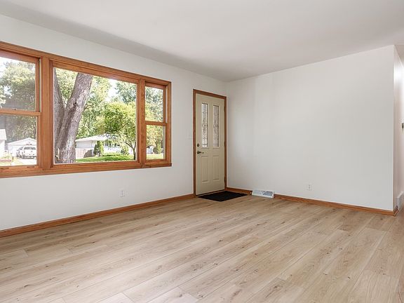 5th image of 1609 Minns Dr