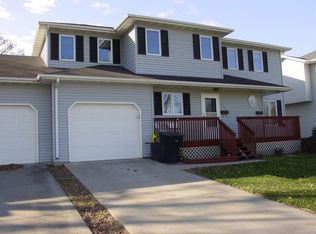 1220 S 12th St, Grand Forks, ND 58201