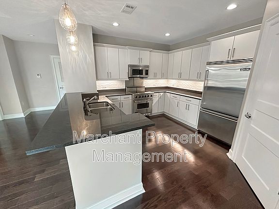3rd image of 201 Riverplace Way #804