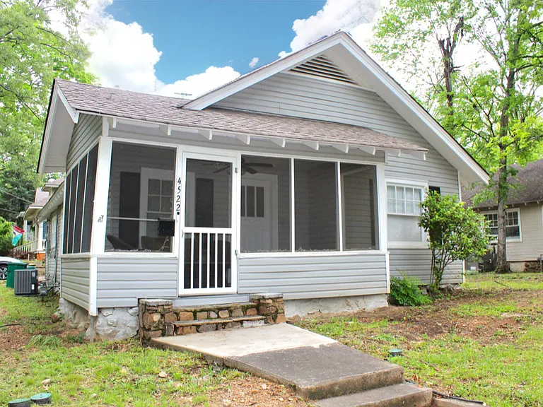 4522 Lee Ave — Photo 3