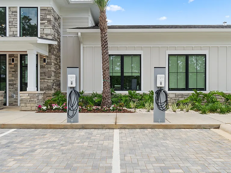 The Quinn Luxury Apartments — Photo 21