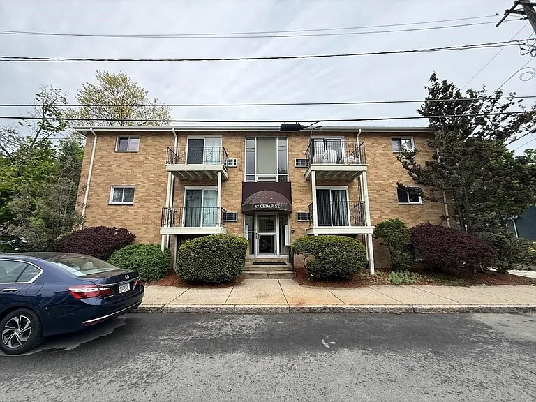 87 Cedar St #6 — Photo 2