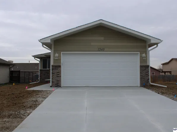 1540 SW 28th St, Lincoln, NE 68522