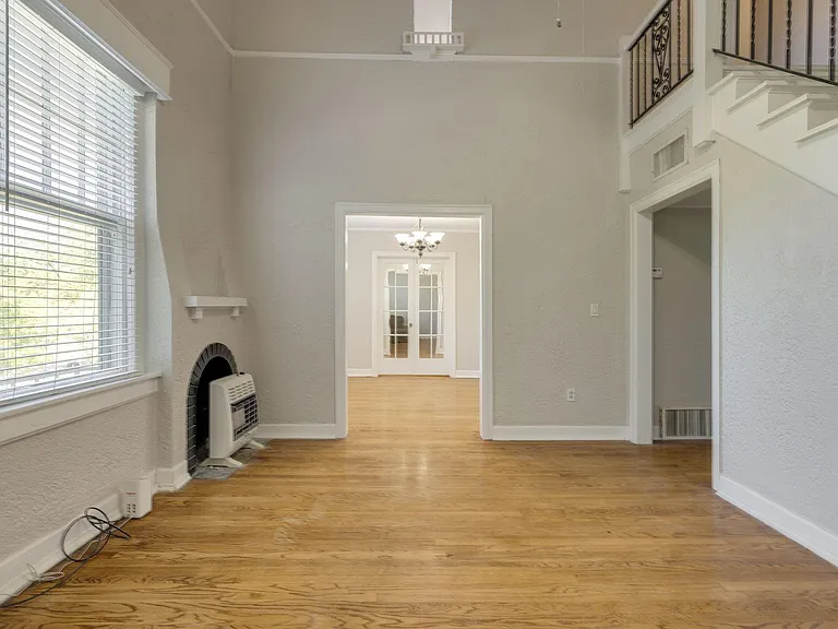2516 N Hudson Ave #201 — Photo 23